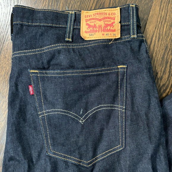 Levi's 541 Jeans Athletic Taper Blue Denim Mens 40x30 Classic Dark Wash - Picture 2 of 8